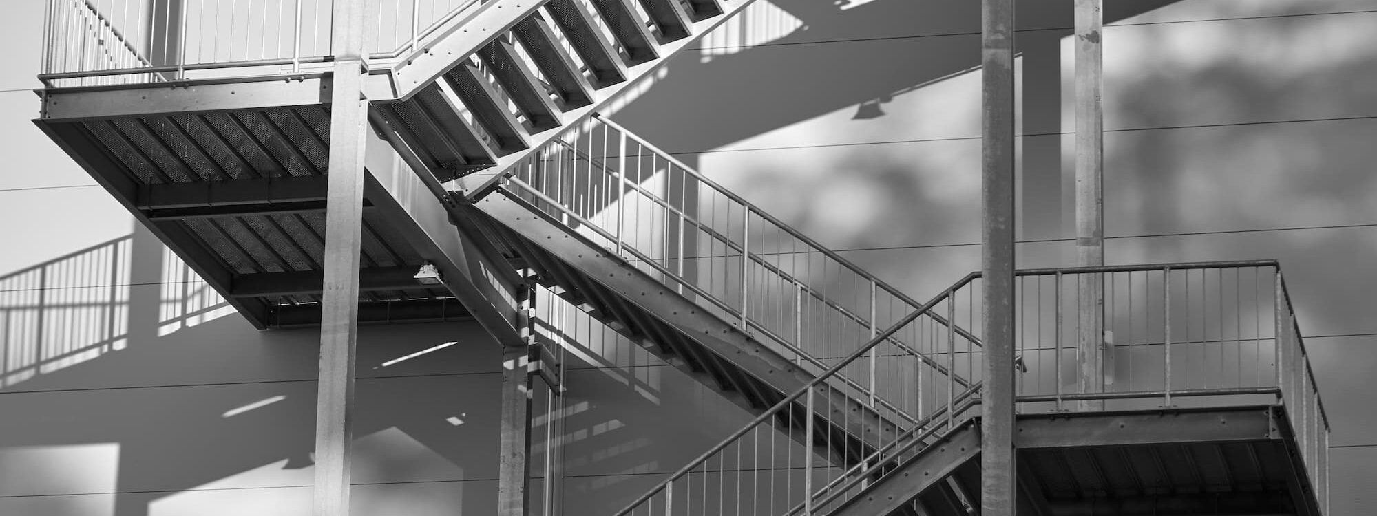 Escaliers métalliques : pourquoi choisir des modèles sur mesure pour vos bâtiments industriels ? Hœœnheim